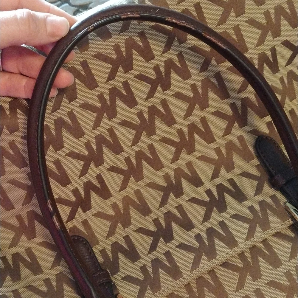 Michael Kors Bag - Picture 8 of 9